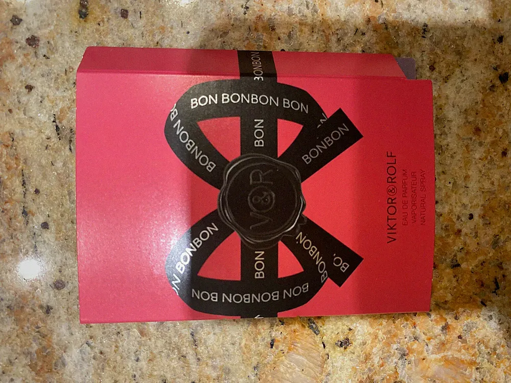 BRAND NEW!! VIKTOR & ROLF PERFUME!! ~1.2 ML GREAT FOR TRAVEL AND HOLIDAYS!!