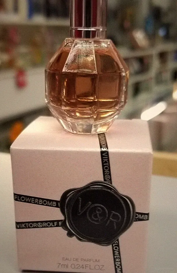 Viktor & Rolf Flowerbomb 4 PC x 7ml Gift Set EDP mini,Lotion, SG & Cream NEW box