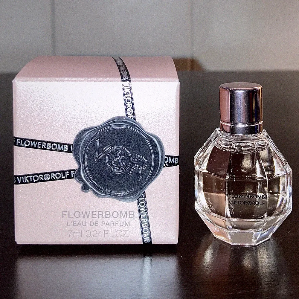 Viktor & Rolf Flowerbomb Perfume L'Eau De Parfum MINI .24oz, 7ml New in Box
