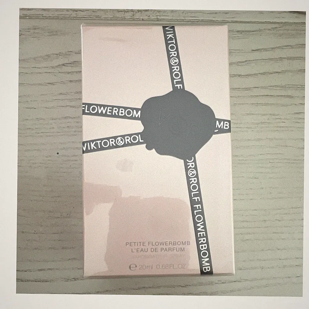 Viktor & Rolf Petite Flowerbomb Eau de Parfum Spray Travel Size 20 ml