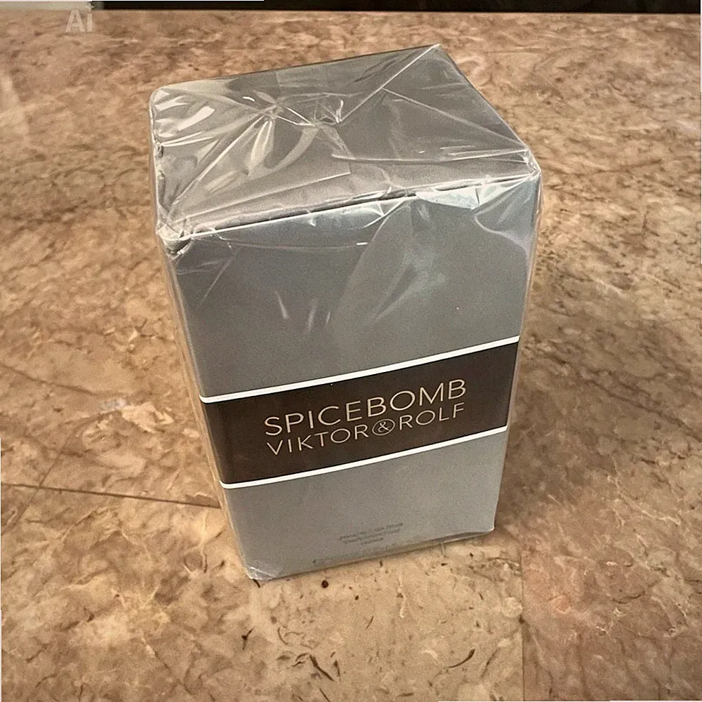 Viktor&Rolf Spicebomb Eau de Toilette (Pack of 1) – Iconic Woody Spicy Fragrance
