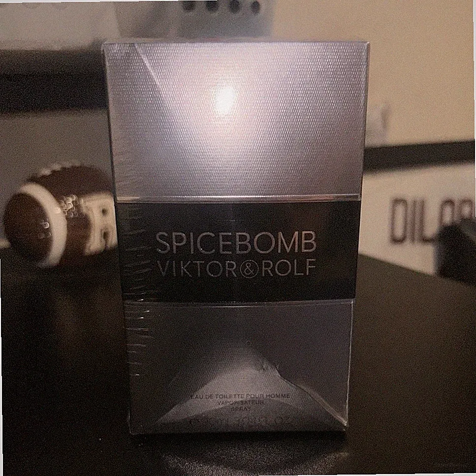 Viktor & Rolf Spicebomb Eau de Toilette Spray 3.04 fl oz 90 ml Men's Fragrance